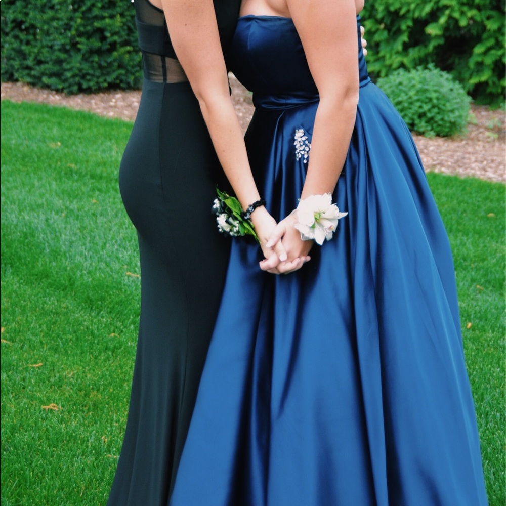 Prom Dress - Picture 2 of 4